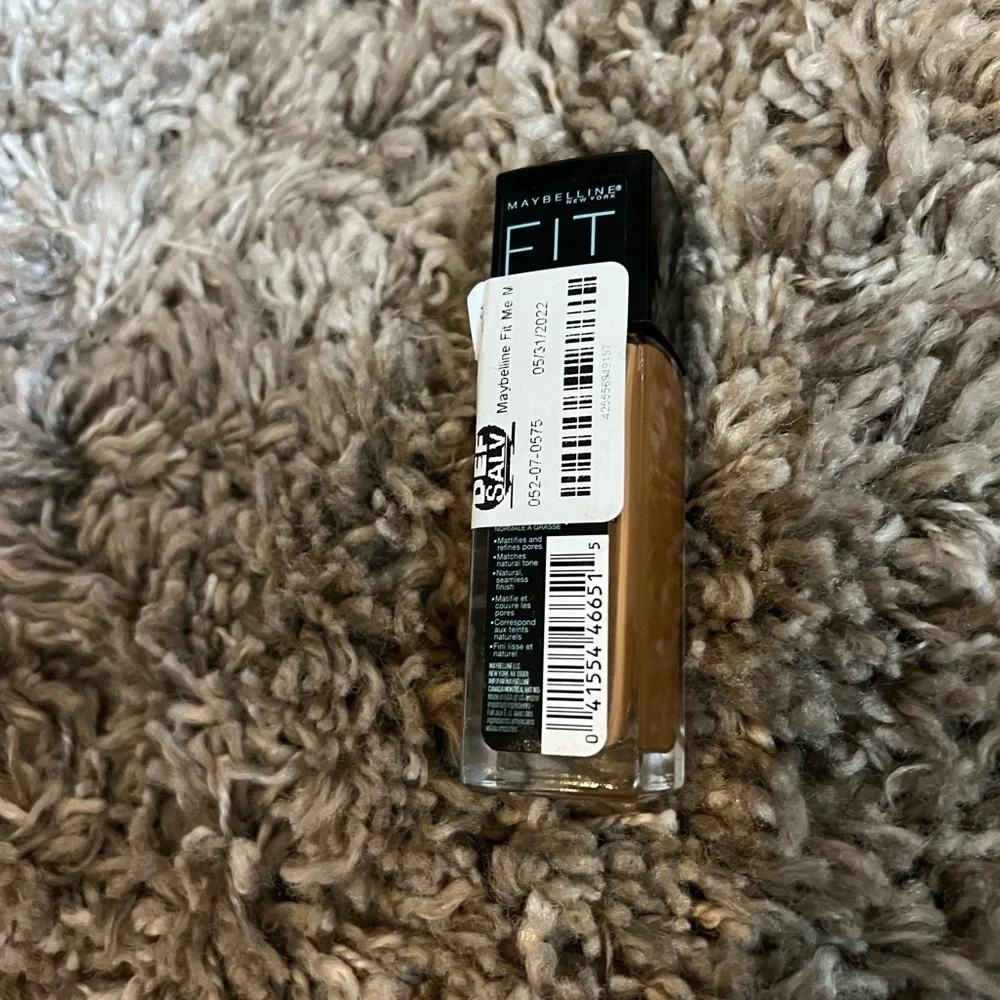 NWT Maybelline FitMe matte + poreless foundation
